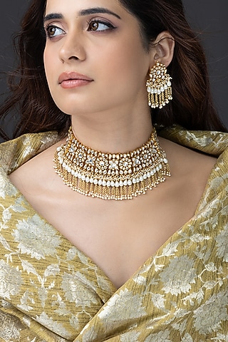 Choker Necklace Style For V Neck Dress How To Choose A Necklace For V Neck  Wedding