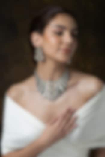 Gold Finish Emerald Green Stone Necklace Set by Joules By Radhika at Pernia's Pop Up Shop