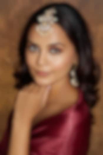 Gold Finish Kundan Polki & Pearl Maang Tikka by Joules By Radhika at Pernia's Pop Up Shop