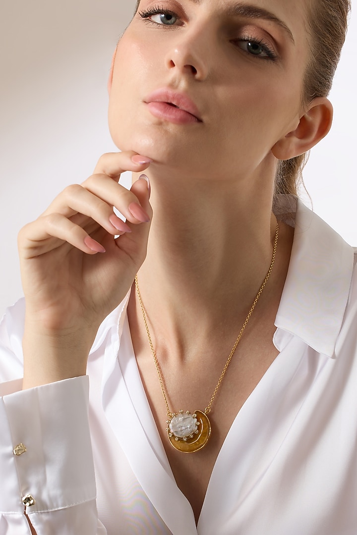 Gold Finish Beige Agate Stone & Baroque Pearl Nahlira Necklace by Joules By Radhika at Pernia's Pop Up Shop