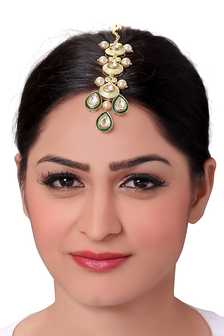 Gold Finish Pearls & Polki Maang Tikka by Joules By Radhika at Pernia's Pop Up Shop