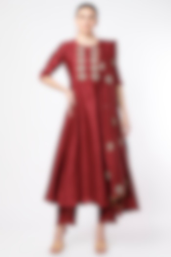 Maroon Hand Embroidered Kurta Set by July at Pernia's Pop Up Shop