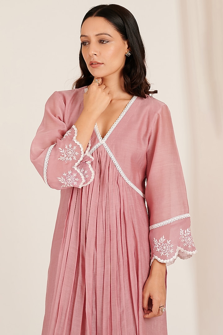 Vintage Rose Pink Embroidered Kurta Set by Jdang at Pernia's Pop Up Shop