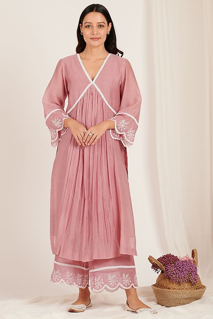 Vintage Rose Pink Embroidered Kurta Set by Jdang at Pernia's Pop Up Shop