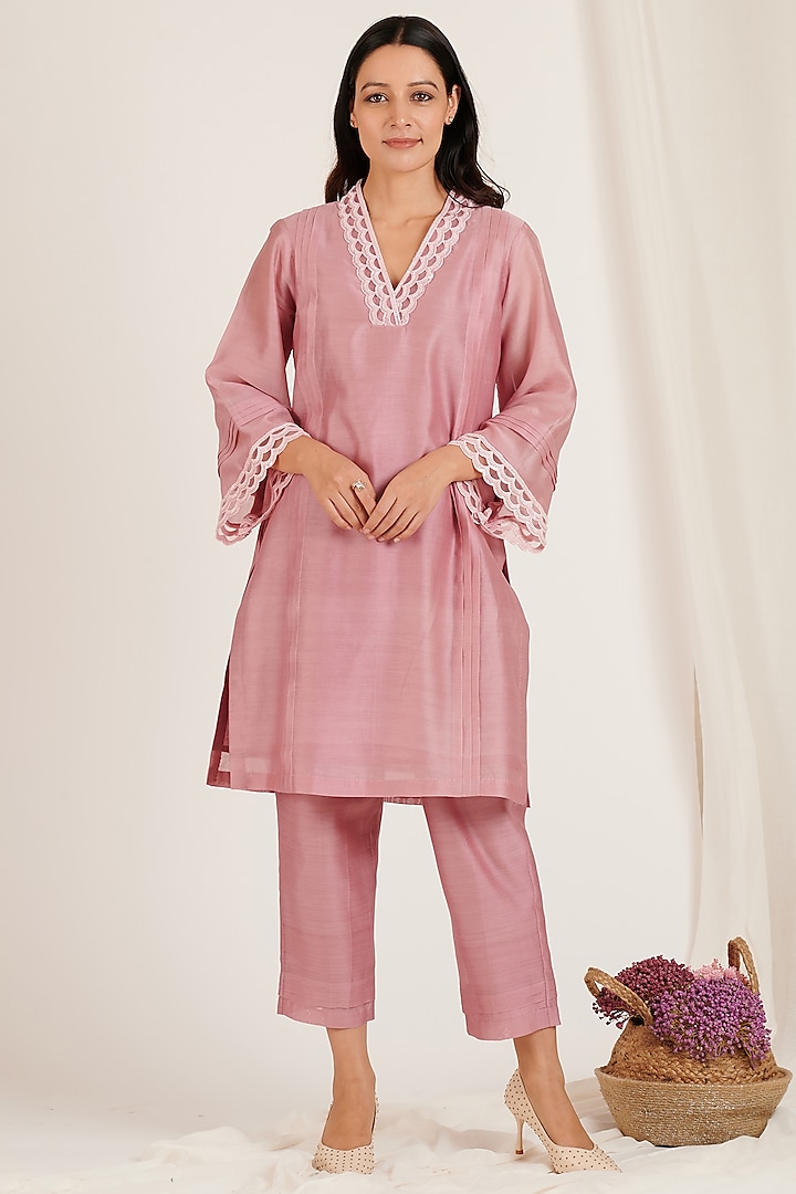 Vintage Rose Pink Chanderi Kurta Set by Jdang at Pernia's Pop Up Shop