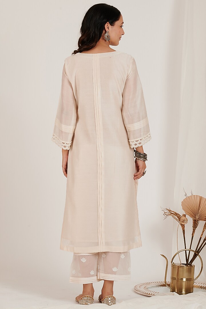 Off-White Embroidered Kurta Set by Jdang at Pernia's Pop Up Shop