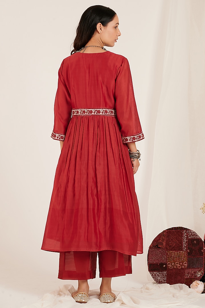 Maroon Embroidered Kurta Set by Jdang at Pernia's Pop Up Shop
