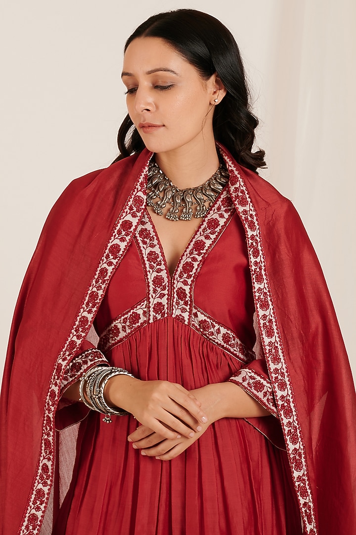 Maroon Embroidered Kurta Set by Jdang at Pernia's Pop Up Shop