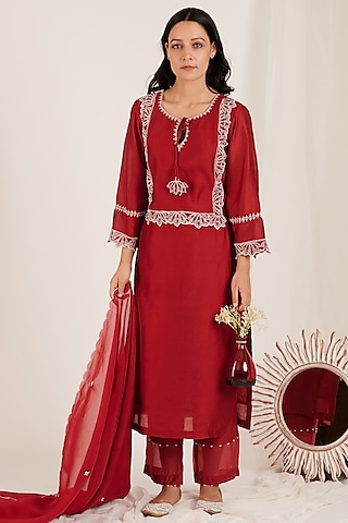 Maroon Kurta Set With Embroidery by Jdang