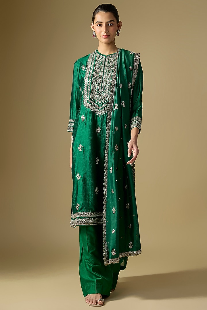 Emerald Green Silk Embroidered Kurta Set by Jayanti Reddy at Pernia's Pop Up Shop