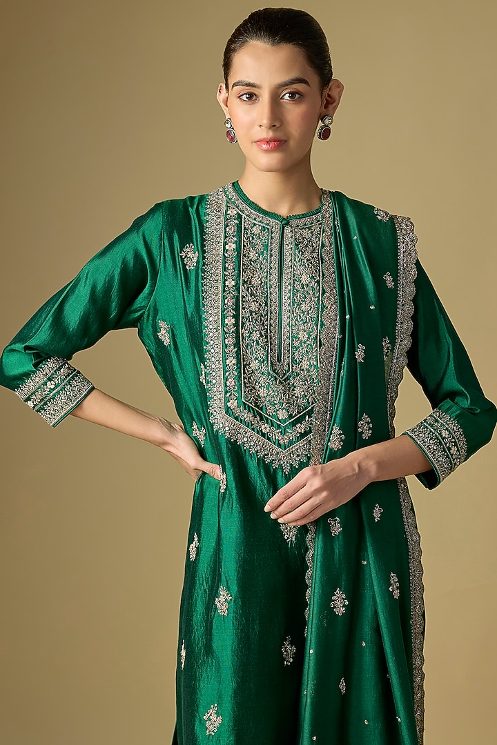 Emerald Green Silk Embroidered Kurta Set by Jayanti Reddy at Pernia's Pop Up Shop