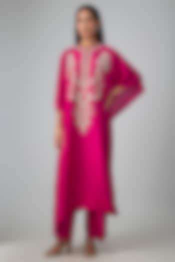 Pink Silk Thread Work Kaftan Set by Jayanti Reddy at Pernia's Pop Up Shop