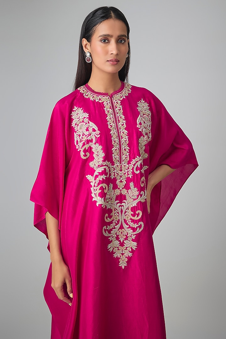 Pink Silk Thread Work Kaftan Set by Jayanti Reddy at Pernia's Pop Up Shop