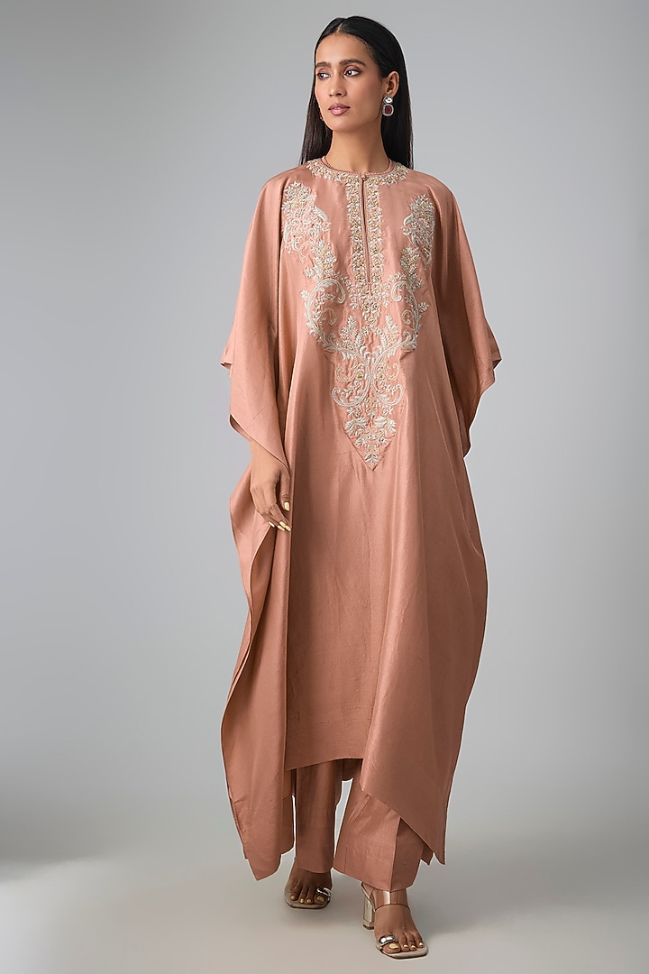 Peach Silk Thread Work Kaftan Set by Jayanti Reddy at Pernia's Pop Up Shop