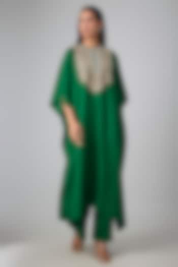 Bottle Green Silk Thread Work Kaftan Set by Jayanti Reddy at Pernia's Pop Up Shop
