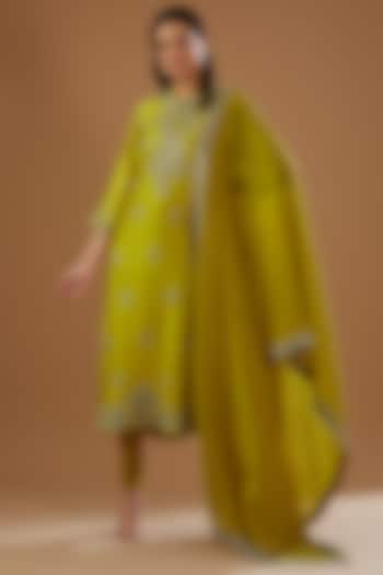 Mustard Cheniya Silk Embroidered Kurta Set by Jayanti Reddy at Pernia's Pop Up Shop