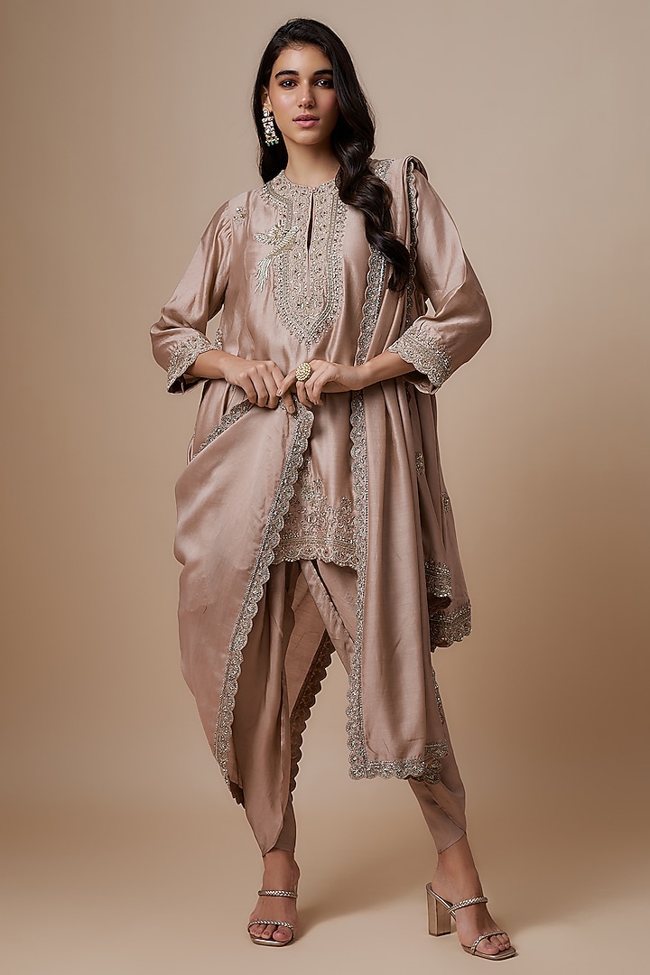 Peach Silk Zari Embroidered Kurta Set by Jayanti Reddy at Pernia's Pop Up Shop