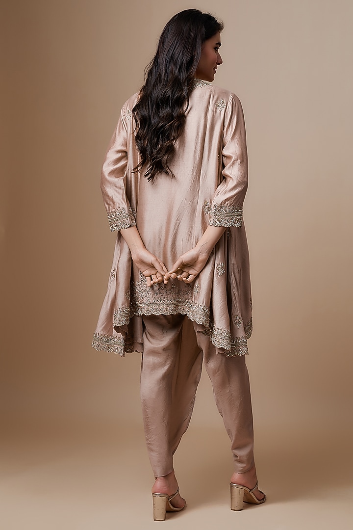 Peach Silk Zari Embroidered Kurta Set by Jayanti Reddy at Pernia's Pop Up Shop