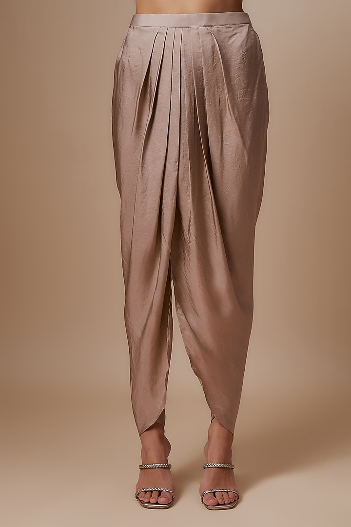Peach Silk Zari Embroidered Kurta Set by Jayanti Reddy at Pernia's Pop Up Shop