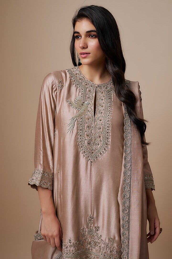 Peach Silk Zari Embroidered Kurta Set by Jayanti Reddy at Pernia's Pop Up Shop