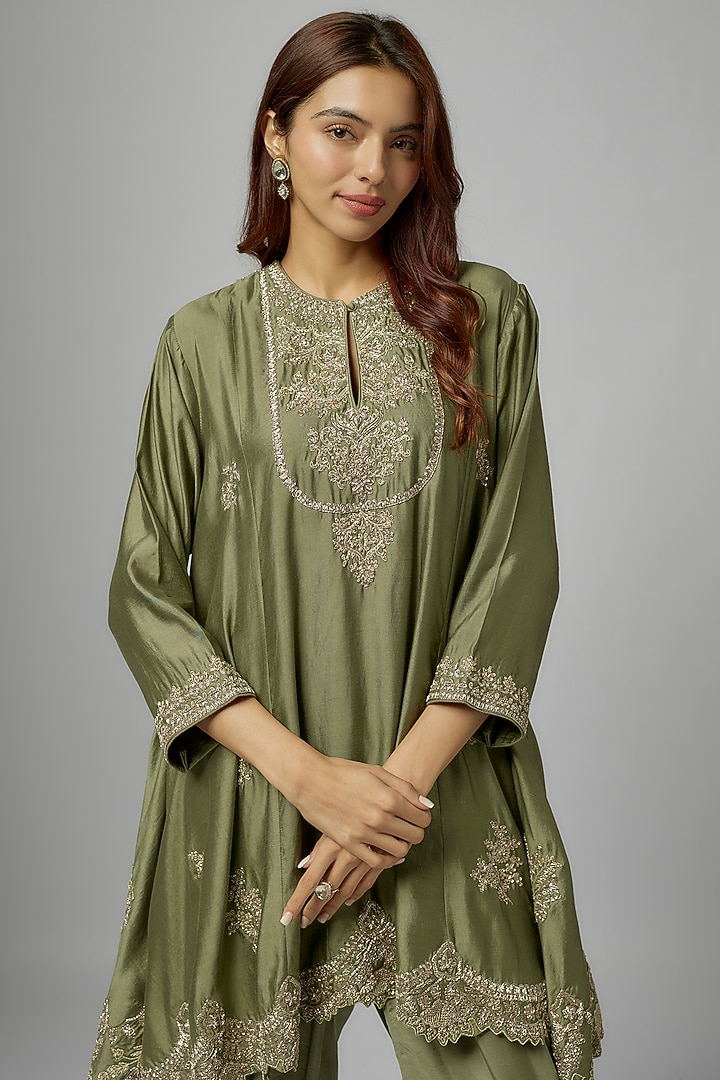 Mint Green Silk Embroidered Kurta Set by Jayanti Reddy at Pernia's Pop Up Shop