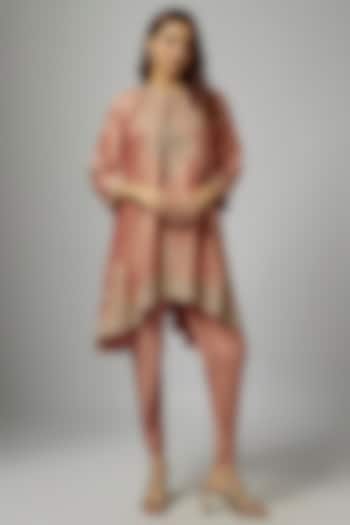 Peach Silk Embroidered Kurta Set by Jayanti Reddy at Pernia's Pop Up Shop