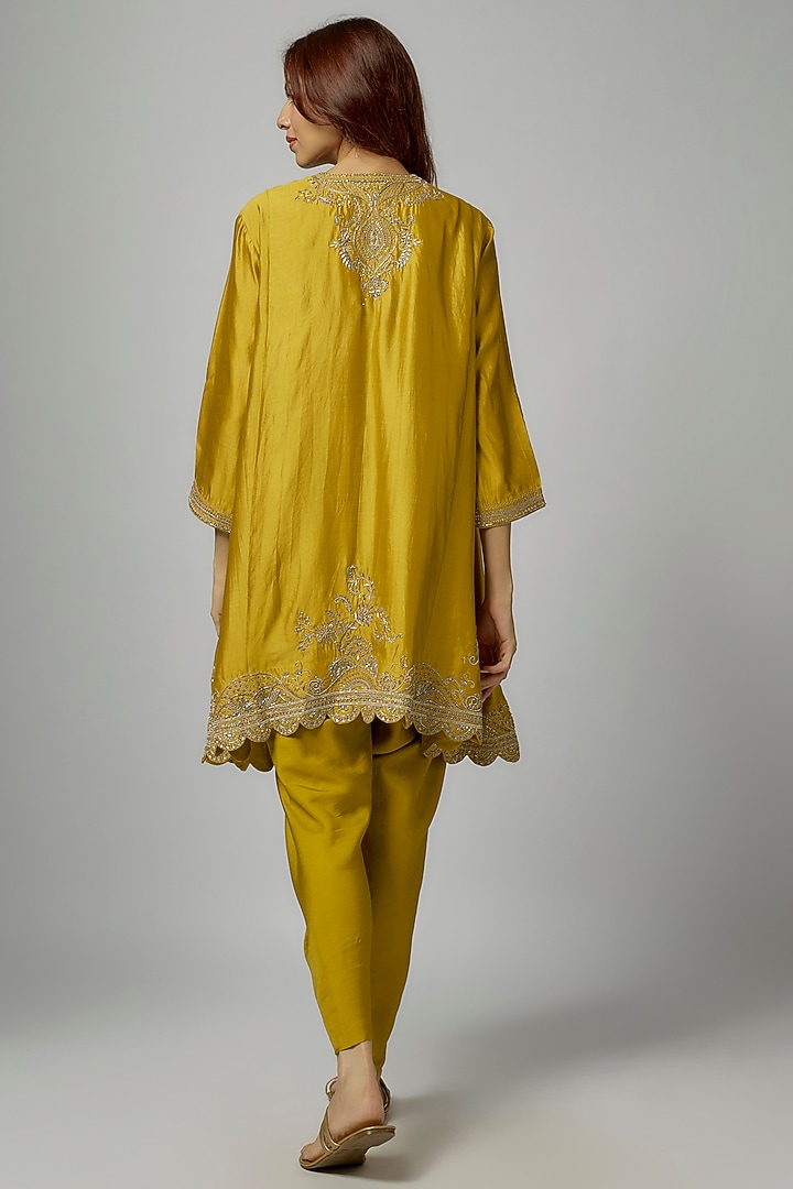 Mustard Silk Embroidered Kurta Set by Jayanti Reddy at Pernia's Pop Up Shop