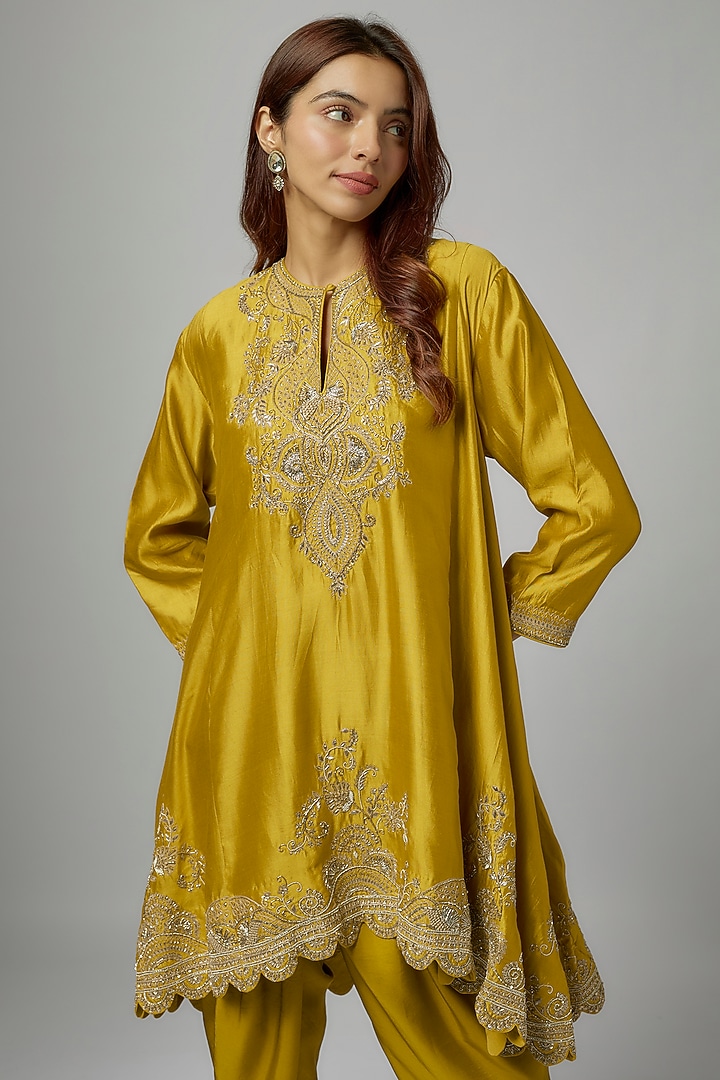 Mustard Silk Embroidered Kurta Set by Jayanti Reddy at Pernia's Pop Up Shop