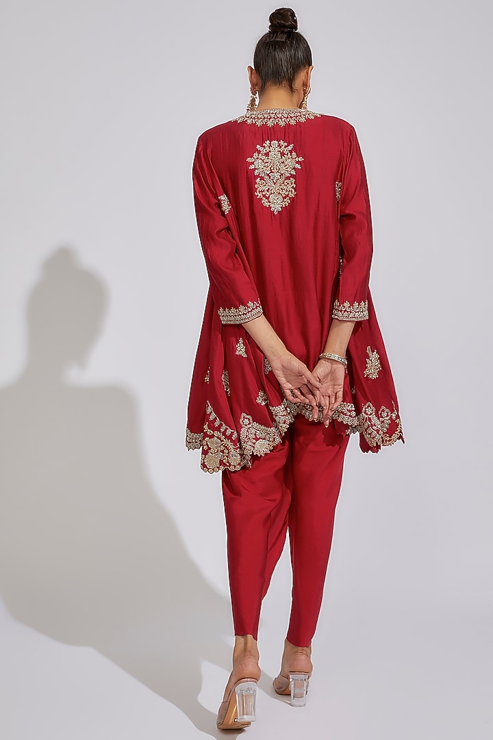 Red Silk Embroidered Kurta Set by Jayanti Reddy at Pernia's Pop Up Shop