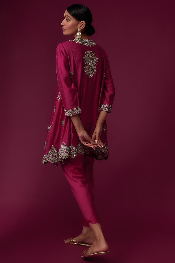 Pink Silk Embroidered Kurta Set by Jayanti Reddy at Pernia's Pop Up Shop