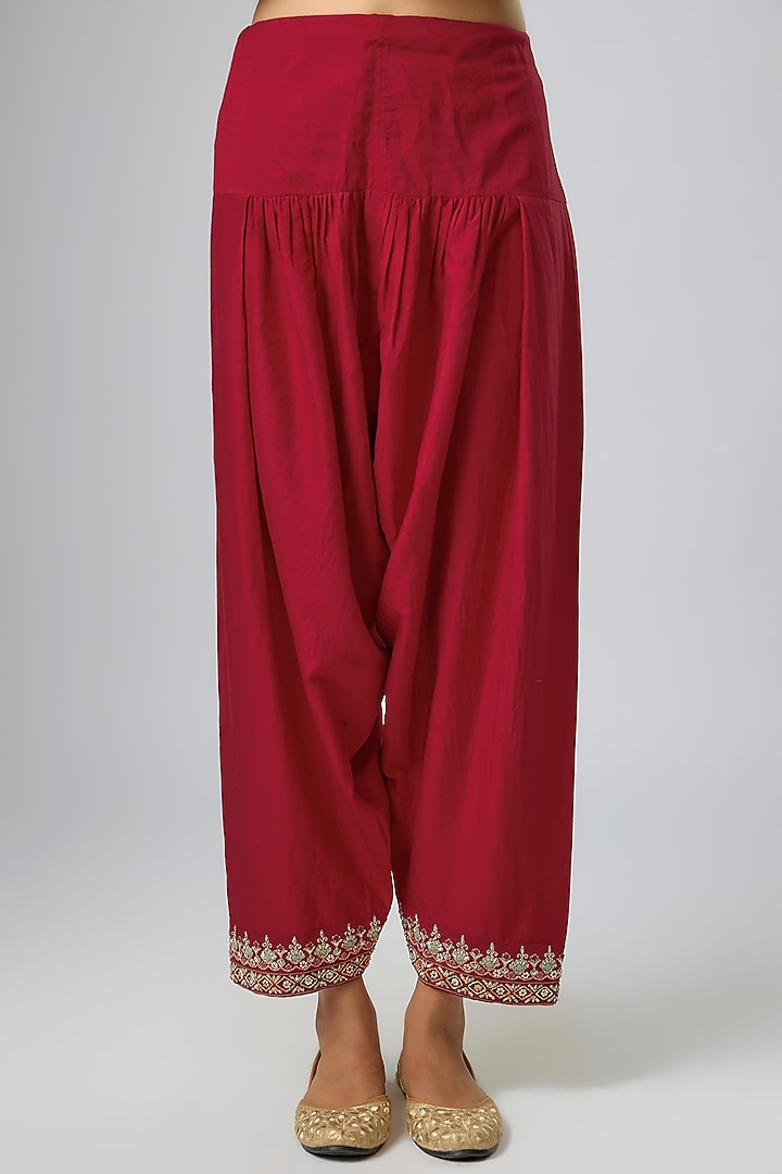 Red Silk Zardosi Embroidered Kurta Set by Jayanti Reddy at Pernia's Pop Up Shop