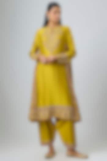 Mustard Silk Zardosi Embroidered Kurta Set by Jayanti Reddy at Pernia's Pop Up Shop
