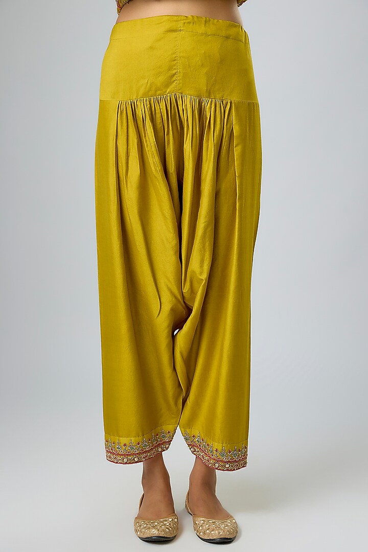 Mustard Silk Zardosi Embroidered Kurta Set by Jayanti Reddy at Pernia's Pop Up Shop