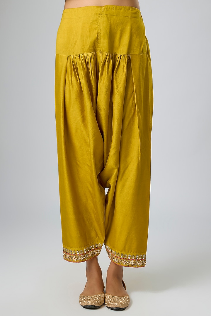Mustard Silk Zardosi Embroidered Kurta Set by Jayanti Reddy at Pernia's Pop Up Shop