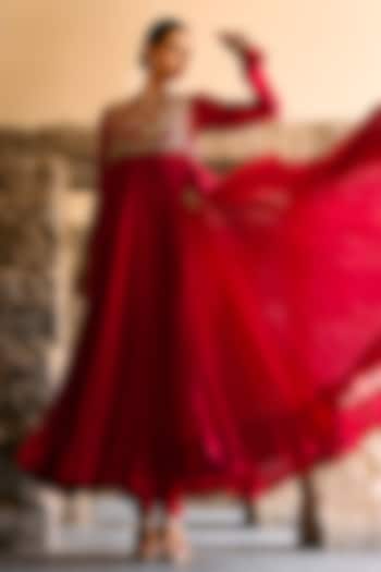 Red Raw Silk Zardosi Embroidered Bridal Anarkali Set by Jayanti Reddy at Pernia's Pop Up Shop