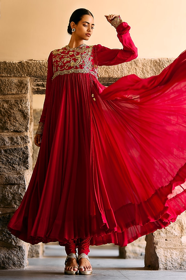 Red Raw Silk Zardosi Embroidered Bridal Anarkali Set by Jayanti Reddy at Pernia's Pop Up Shop