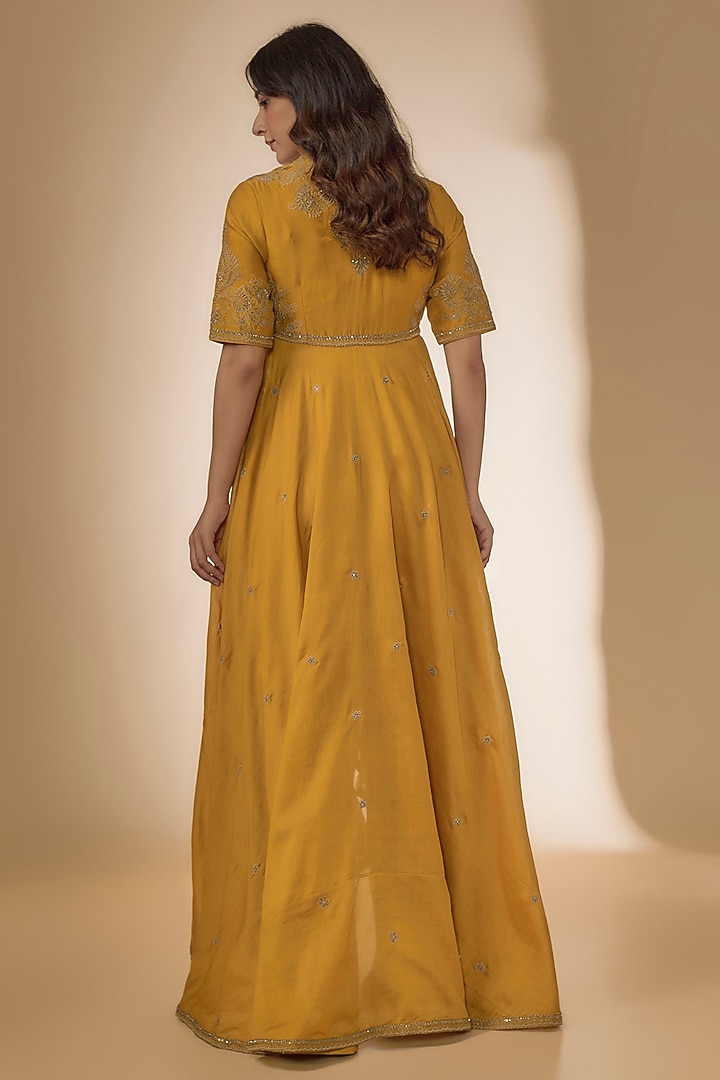 Mango Yellow Silk Zari Embroidered High-Low Kurta Set by Jayanti Reddy at Pernia's Pop Up Shop