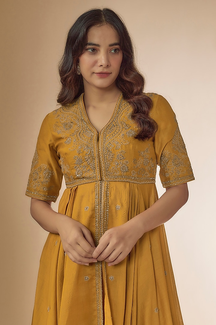 Mango Yellow Silk Zari Embroidered High-Low Kurta Set by Jayanti Reddy at Pernia's Pop Up Shop