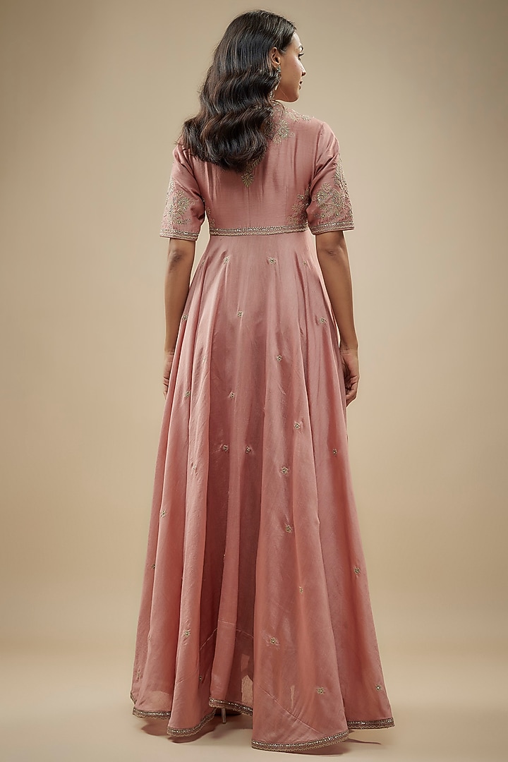 Peach Silk Zari Embroidered High-Low Wedding Anarkali Set by Jayanti Reddy at Pernia's Pop Up Shop