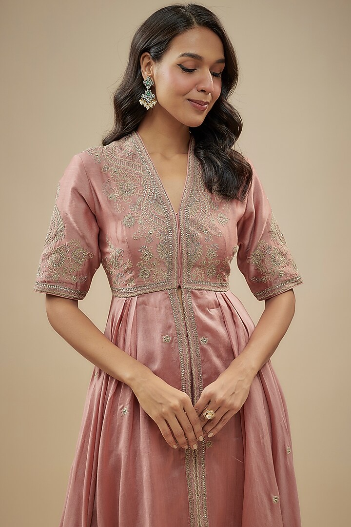 Peach Silk Zari Embroidered High-Low Wedding Anarkali Set by Jayanti Reddy at Pernia's Pop Up Shop