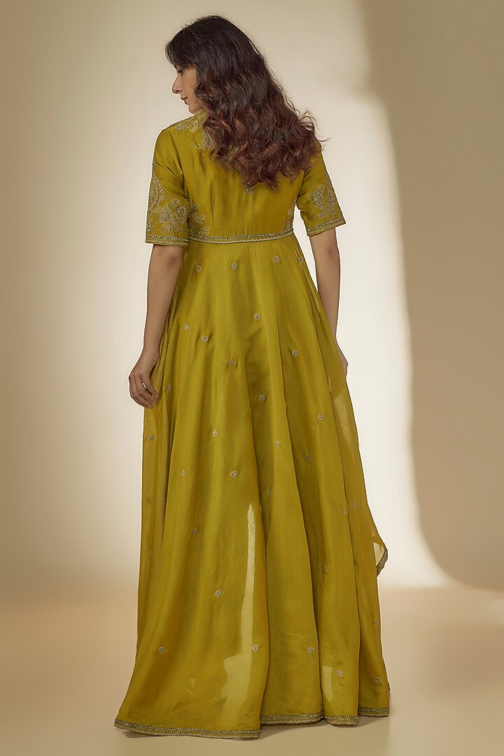 Mustard Yellow Silk Zari Embroidered High-Low Kurta Set by Jayanti Reddy at Pernia's Pop Up Shop