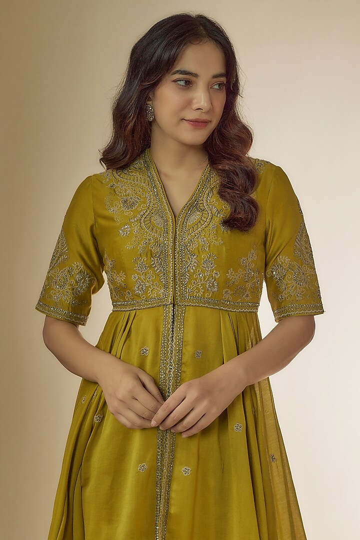 Mustard Yellow Silk Zari Embroidered High-Low Kurta Set by Jayanti Reddy at Pernia's Pop Up Shop