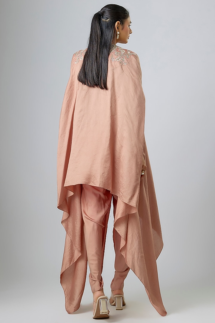 Peach Silk Zardosi Embroidered Cape Set by Jayanti Reddy at Pernia's Pop Up Shop