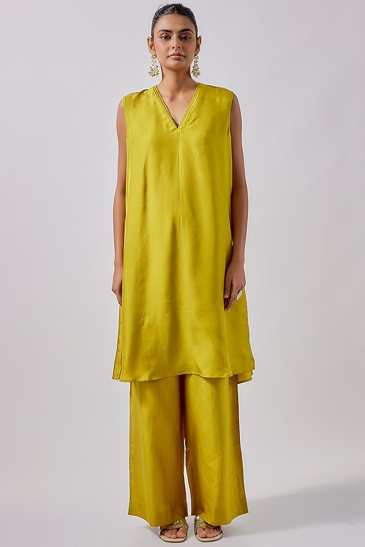 Yellow Silk Embroidered Cape Set by Jayanti Reddy at Pernia's Pop Up Shop