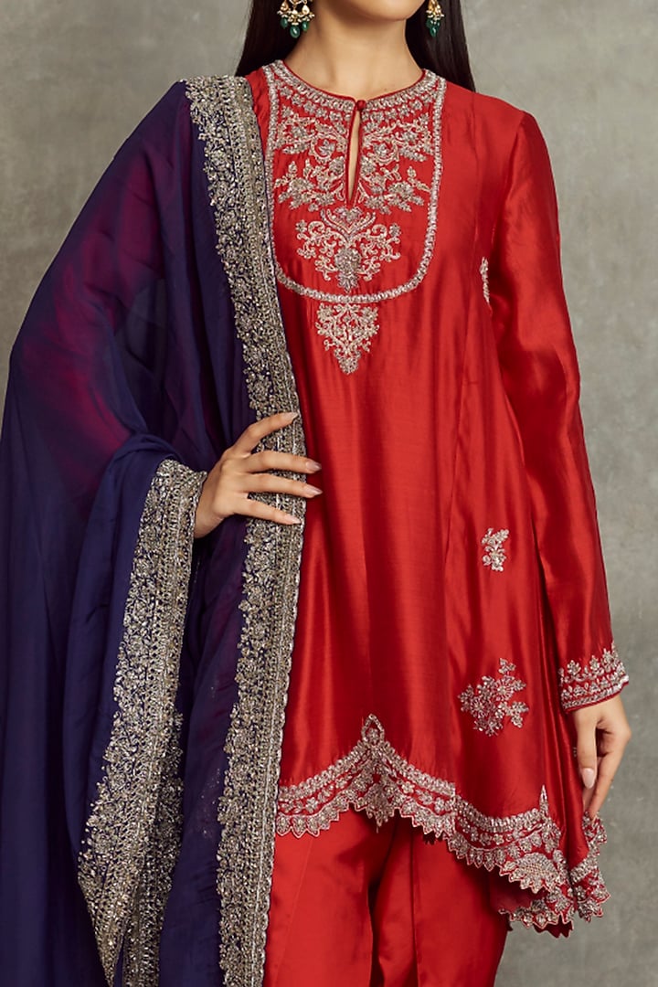 Red Silk Embroidered Kurta Set by Jayanti Reddy at Pernia's Pop Up Shop