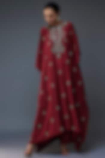 Maroon Silk Zari Embroidered Kaftan Set by Jayanti Reddy at Pernia's Pop Up Shop