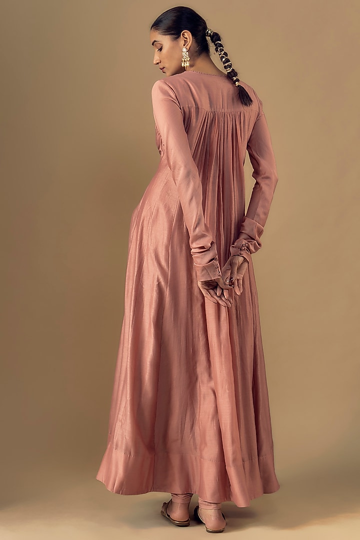 Peach Silk Zari Embroidered Bridal Anarkali Set by Jayanti Reddy at Pernia's Pop Up Shop