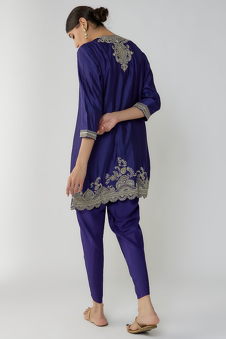Purple Silk Zari Embroidered Kurta Set by Jayanti Reddy at Pernia's Pop Up Shop