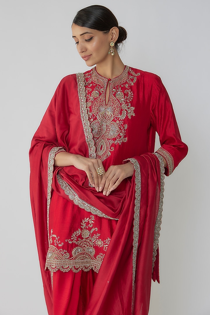 Red Silk Zari Embroidered Kurta Set by Jayanti Reddy at Pernia's Pop Up Shop