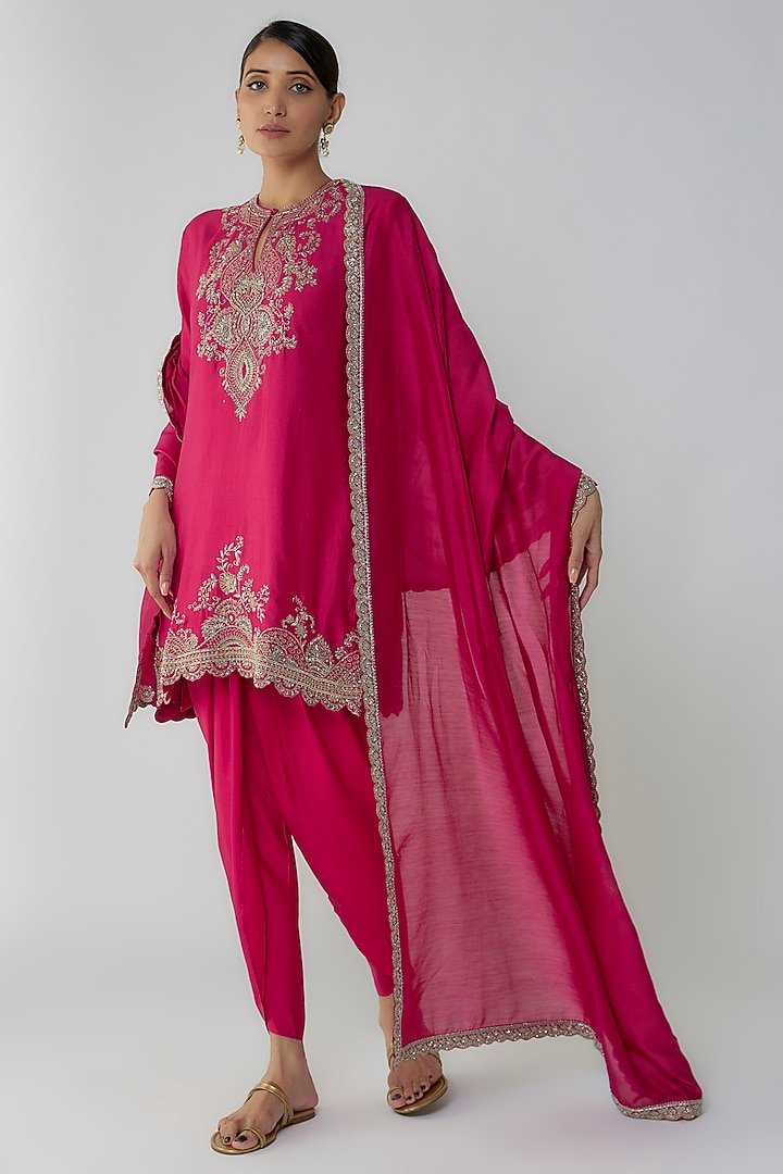 Pink Silk Zari Embroidered Kurta Set by Jayanti Reddy at Pernia's Pop Up Shop